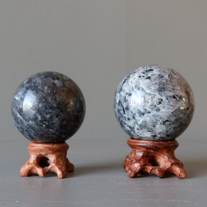 larvikite spheres on stands