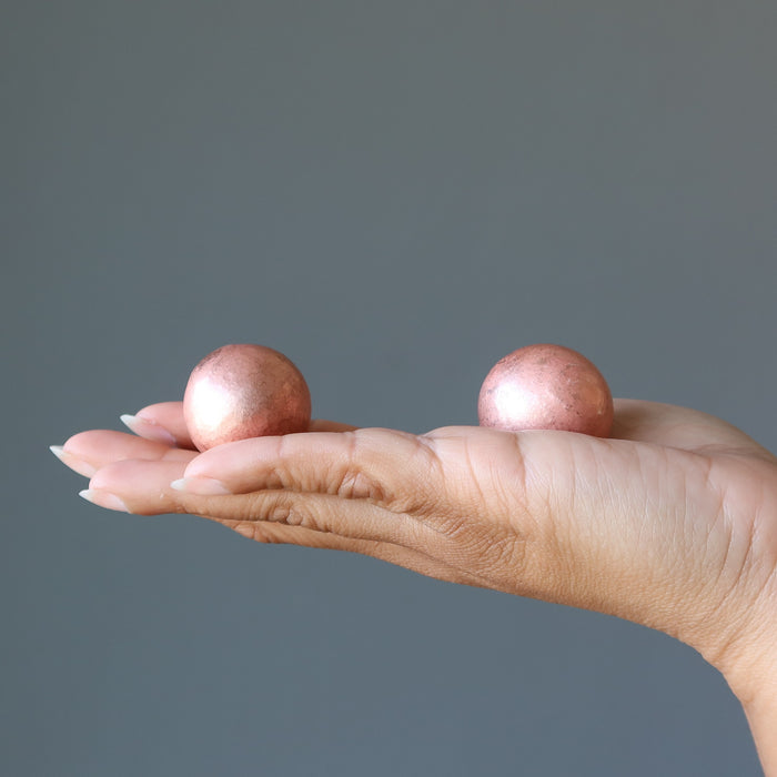 displaying 2 Matte Copper Spheres on model palm
