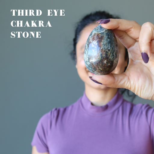 kyanite egg at third eye chakra