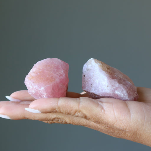 raw rose quartz stones