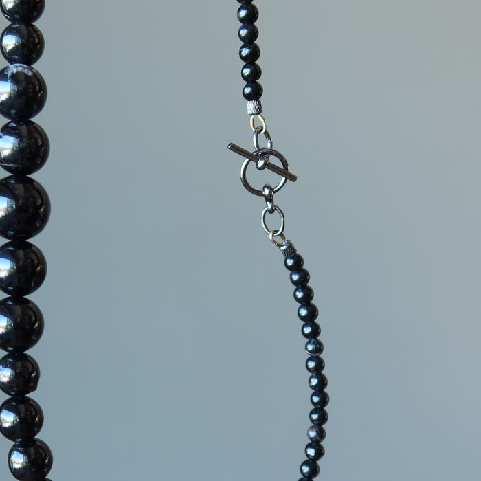 displaying a toggle clasp 