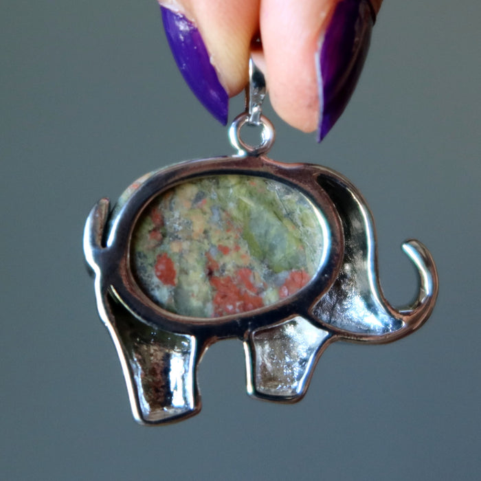 displaying the back of Unakite elephant pendant